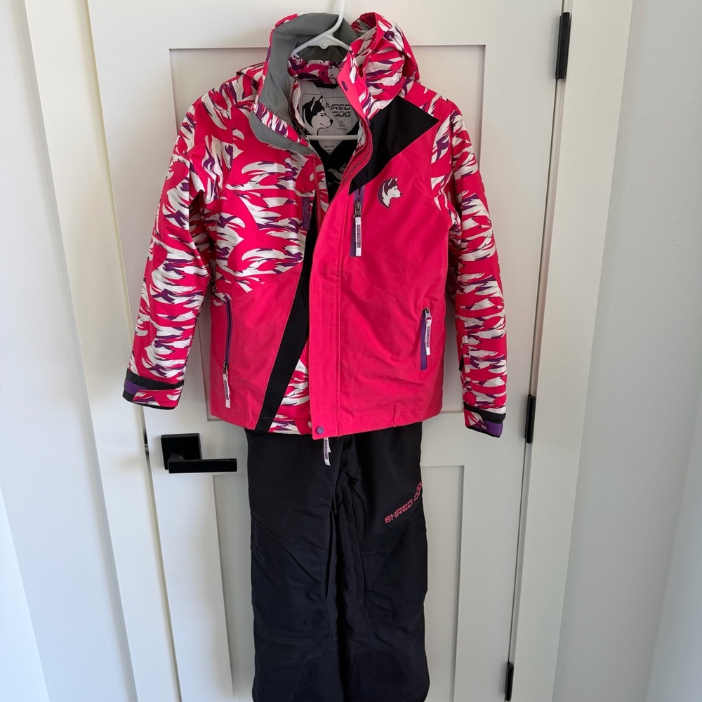 Akova Shred Dog Pink Shred Camo Xena Ski Coat and Bib Pants Medium 10